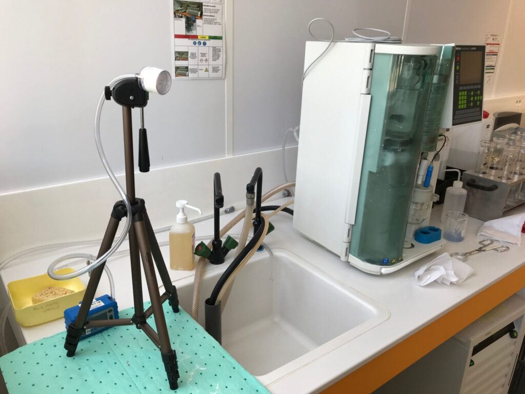 Mesure de polluants sur le lieux de travail d'un laboratoire